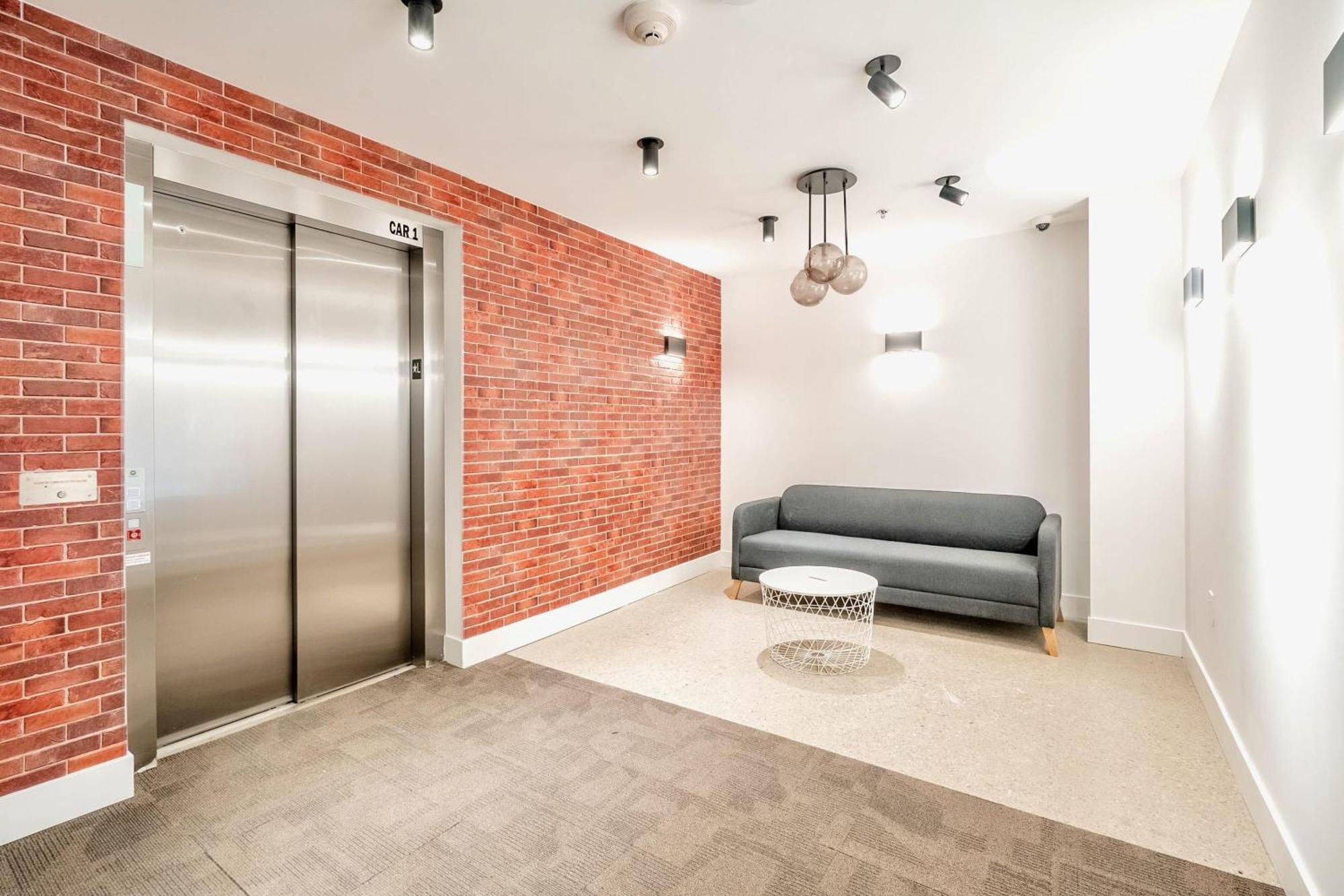 Spacious 2Br Apartment - Regent Park Near Downtown โตรอนโต ภายนอก รูปภาพ