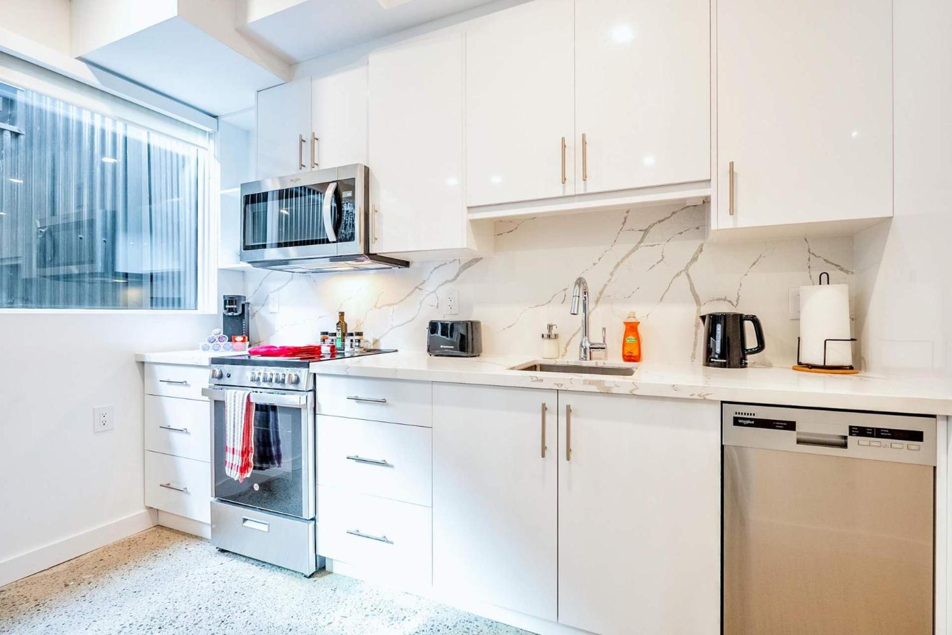Spacious 2Br Apartment - Regent Park Near Downtown โตรอนโต ภายนอก รูปภาพ